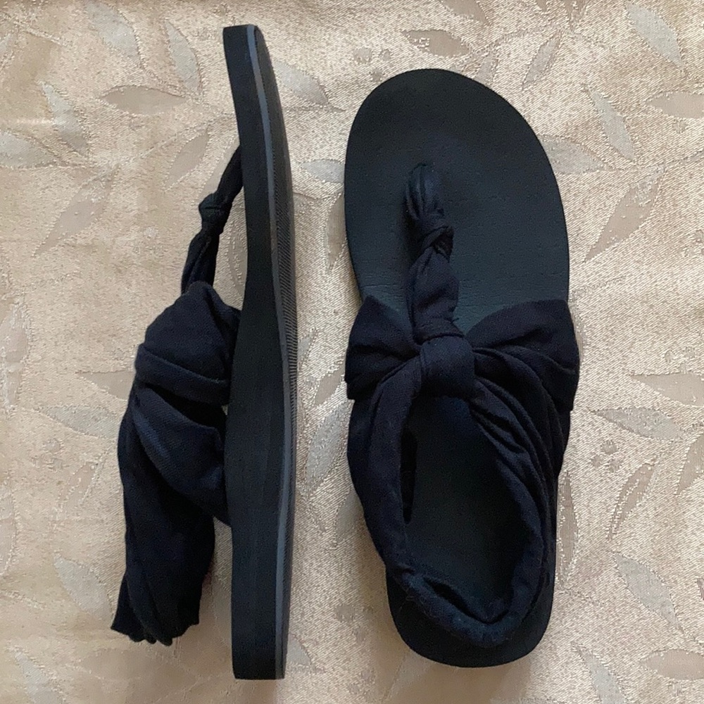 FABRIC  STRAP  SANDALS